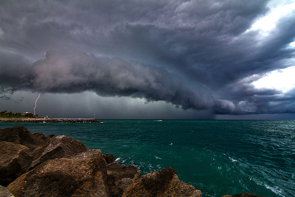 Awesome shelf cloud at Jupiter Inlet 6.11.14