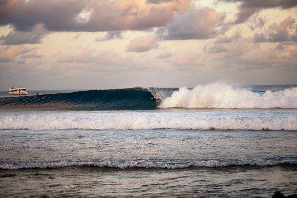 Maldives surfing perfection